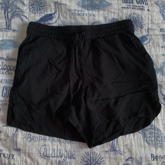 Black Vero Moda Shorts - Picture 1 of 3